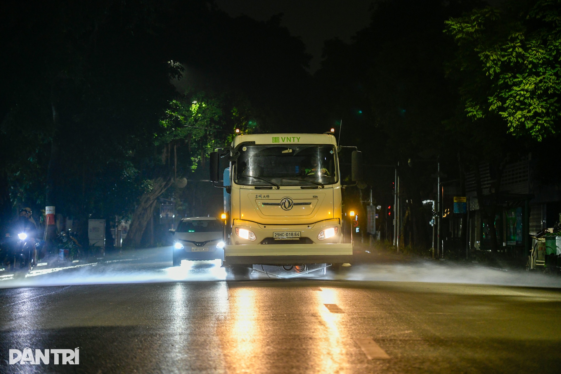 Người đi đường ngạt thở vì… công nhân dùng máy thổi bụi, đốt rác - 12 Người đi đường ngạt thở vì… công nhân dùng máy thổi bụi, đốt rác - 12