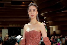 Hoa hậu Dương Thùy Linh trình diễn váy làm từ đất sét