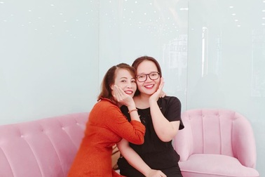 Cô dâu 61 tuổi khoe ngoại hình trẻ trung sau khi làm răng sứ