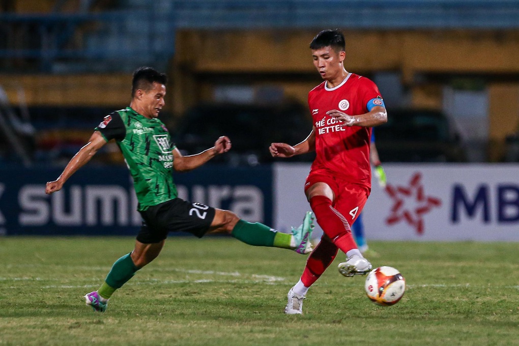 Thủ thành Patrick Lê Giang giúp TPHCM cầm hòa Thể Công Viettel - 4 Thủ thành Patrick Lê Giang giúp TPHCM cầm hòa Thể Công Viettel - 4