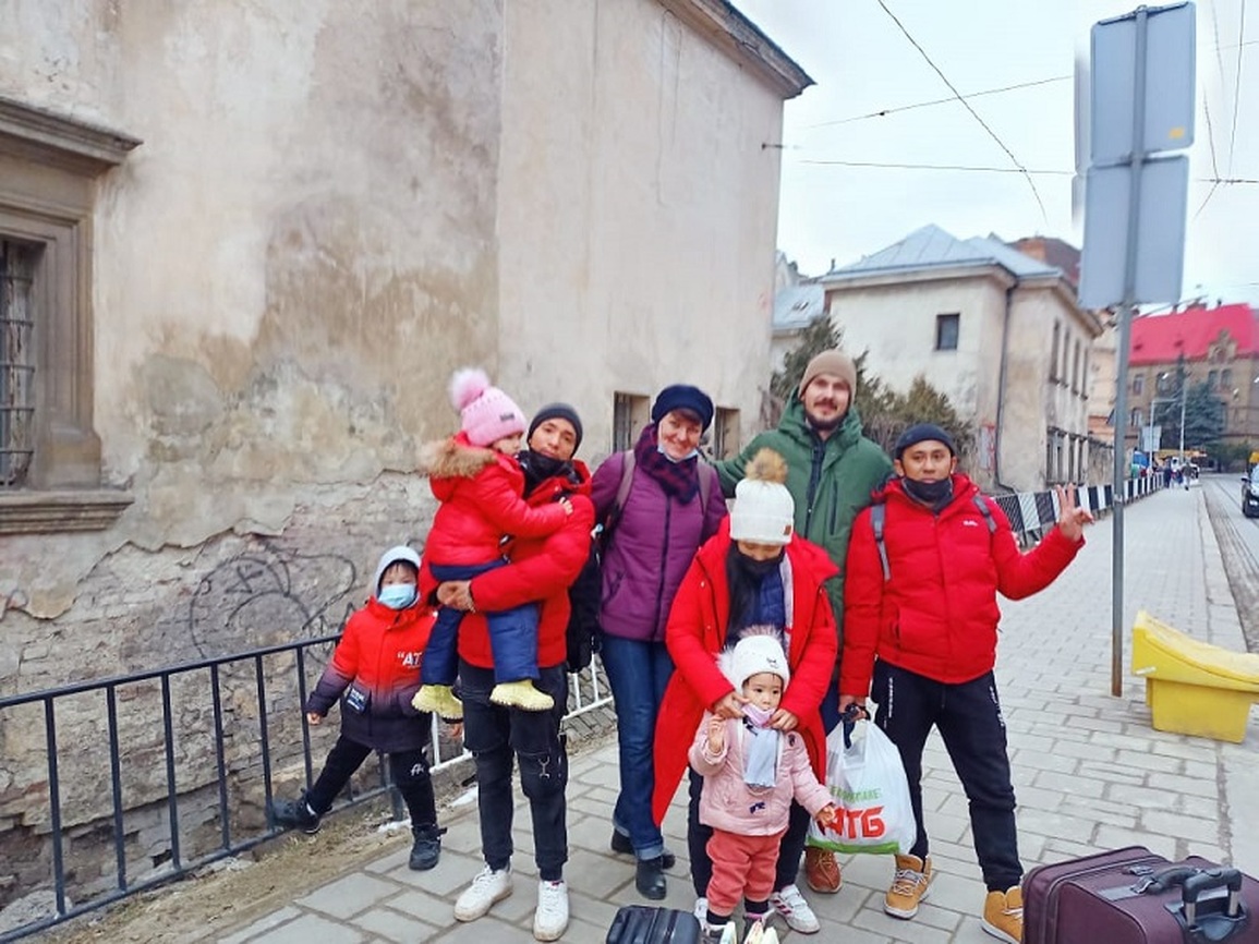 Những chuyện rớt nước mắt trên đường tị nạn rời điểm nóng Ukraine - 1 Những chuyện rớt nước mắt trên đường tị nạn rời điểm nóng Ukraine - 1