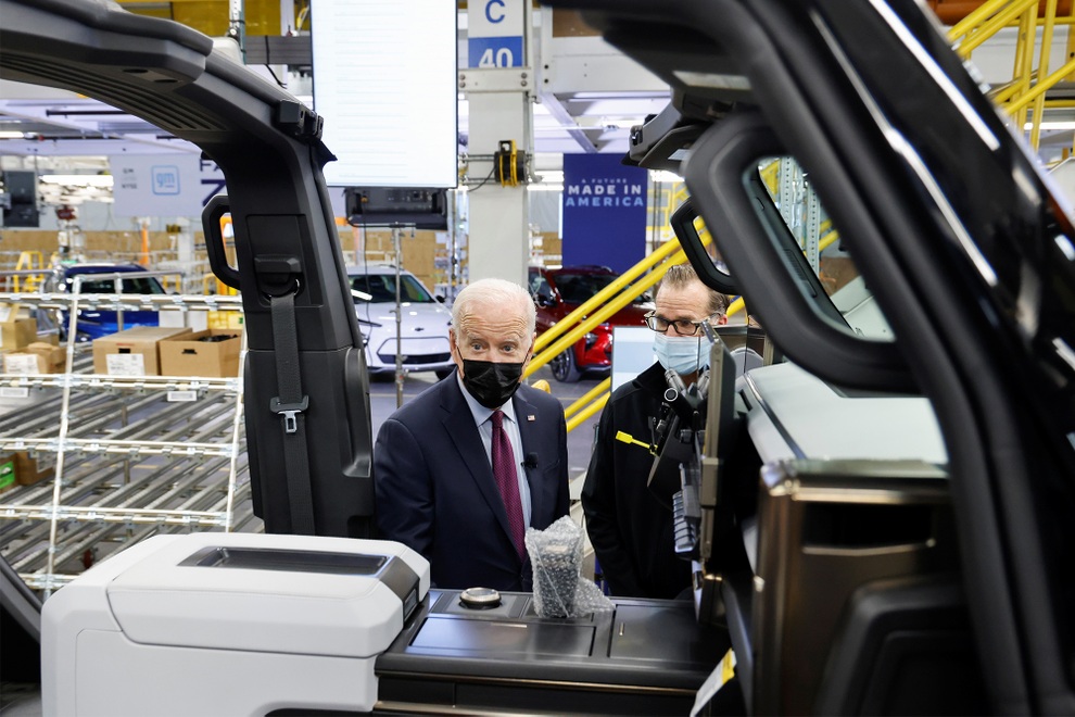 Tổng thống Biden đích thân cầm lái xe hơi chở mật vụ Mỹ - 7 Tổng thống Biden đích thân cầm lái xe hơi chở mật vụ Mỹ - 7