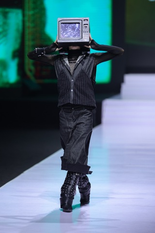 “Chị đẹp” Lynk Lee khoe nét nữ tính trên sàn diễn thời trang - 9