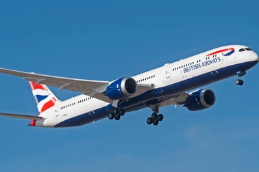 Tiếp viên khỏa thân mất kiểm soát trên máy bay đến Anh sau khi dùng ma túy