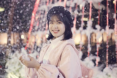 Khám phá khu vườn Giáng sinh cùng nữ sinh xinh xắn ĐH Hà Nội