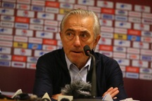 HLV UAE: "Chúng tôi suýt chút nữa bị đội tuyển Việt Nam cầm hòa"