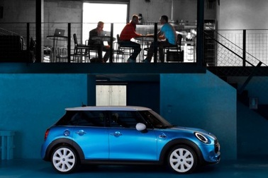 MINI giới thiệu xe Cooper phiên bản 5 cửa