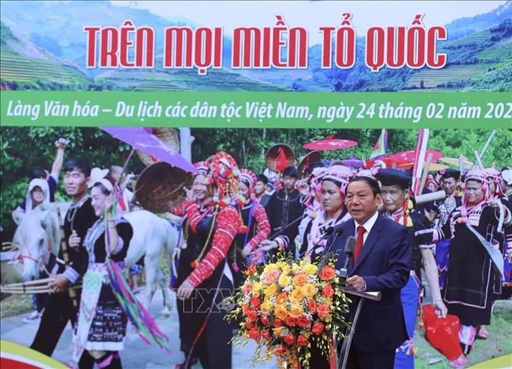 Chủ tịch nước dự Ngày hội sắc xuân trên mọi miền Tổ quốc - 4 Chủ tịch nước dự Ngày hội sắc xuân trên mọi miền Tổ quốc - 4
