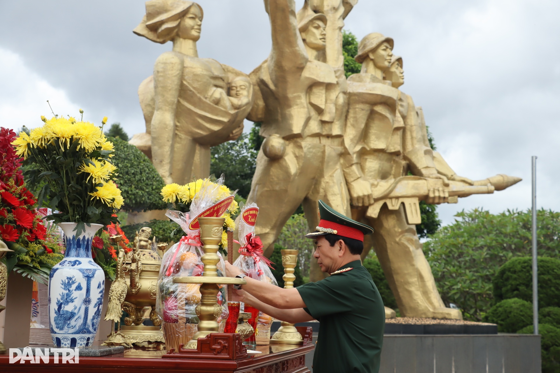 Đại tướng Phan Văn Giang thăm, tặng quà người có công tại Đắk Lắk - 2