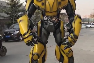 Một bộ trang phục người máy được bán trên trang thương mại điện tử TQ