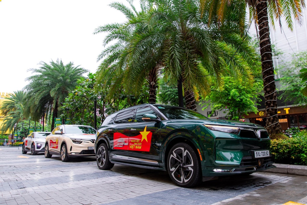 Nhiều khách hàng TPHCM hào hứng trải nghiệm xe điện VinFast VF 7, VF 8, VF 9 - 1 Nhiều khách hàng TPHCM hào hứng trải nghiệm xe điện VinFast VF 7, VF 8, VF 9 - 1