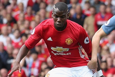 Carragher: “Pogba chỉ như đứa trẻ vui chơi ở sân trường”