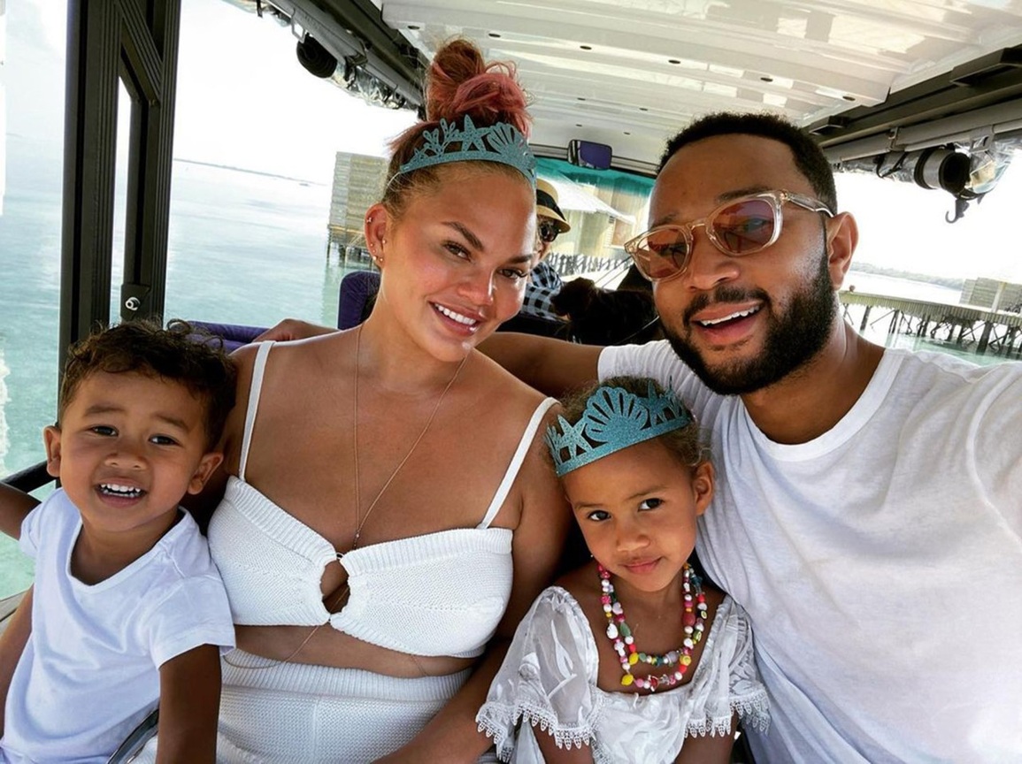 Model Chrissy Teigen caused controversy for posting photos of her bathing with her children - 2