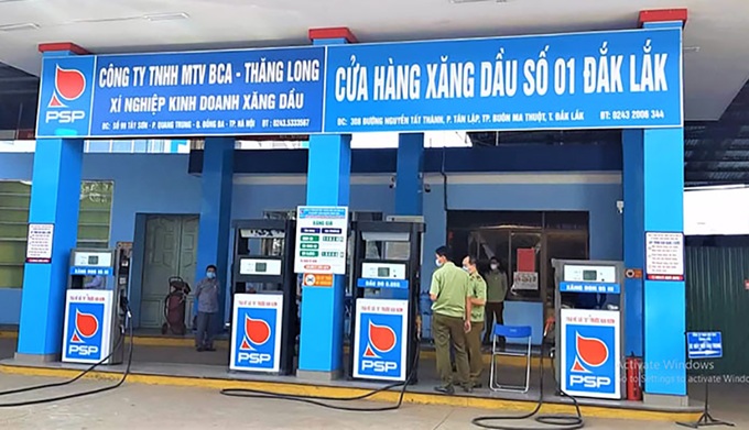 Kinh doanh xăng dầu không giấy phép giữa TP Buôn Ma Thuột - Ảnh 1.