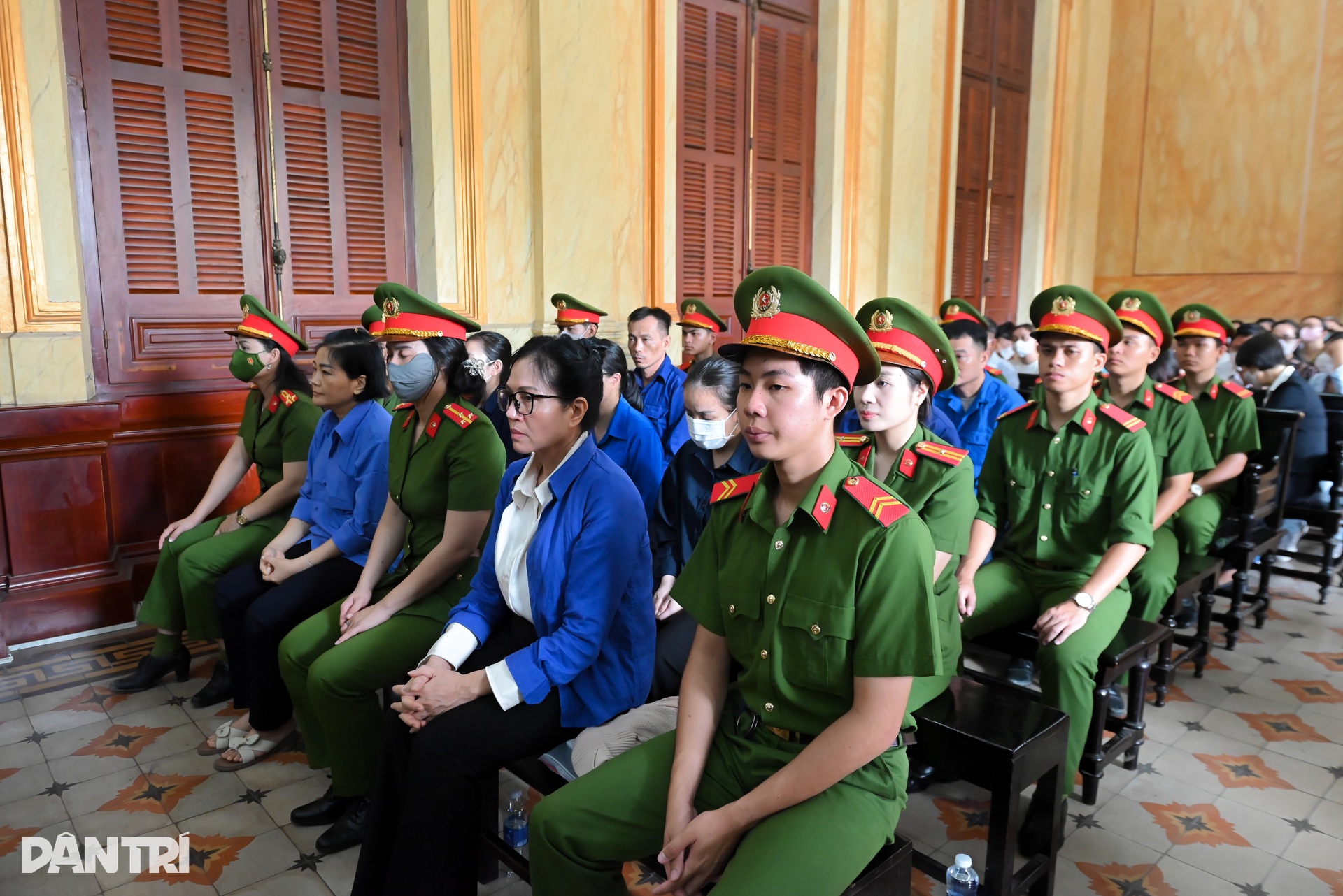 Vụ trục lợi 10 tấn vàng: Cựu Tổng giám đốc SJC cùng 15 đồng phạm hầu tòa - 11 Vụ trục lợi 10 tấn vàng: Cựu Tổng giám đốc SJC cùng 15 đồng phạm hầu tòa - 11