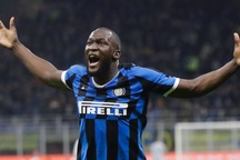 Lukaku đá như “lên đồng”, Inter đòi lại ngôi đầu từ Juventus