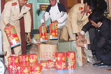 Xe biển Lào chở sừng bò tót, hươu nai