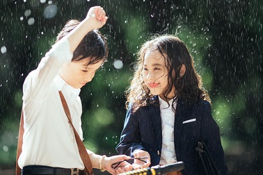 "Em gái mưa" phiên bản nhí khiến ca sĩ Hương Tràm cũng phải trầm trồ