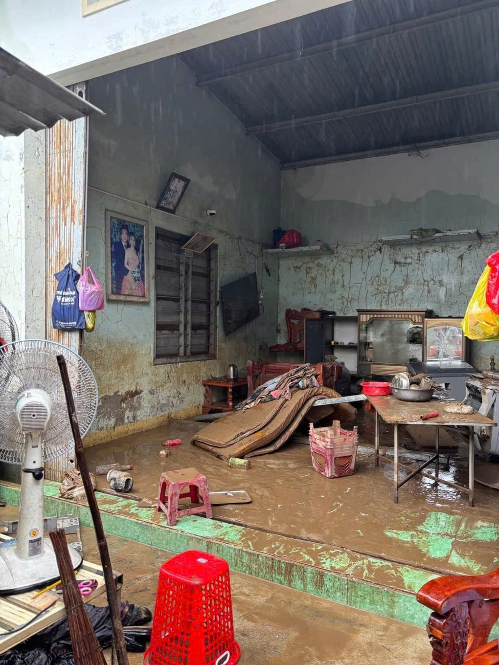 Cô giáo tiểu học ở Đắk Lắk kêu cứu, tha thiết xin cứu trợ vào các thôn sâu - 3