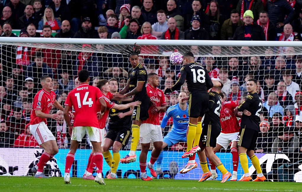 Man Utd suýt ôm hận trên sân Nottingham Forest - 1