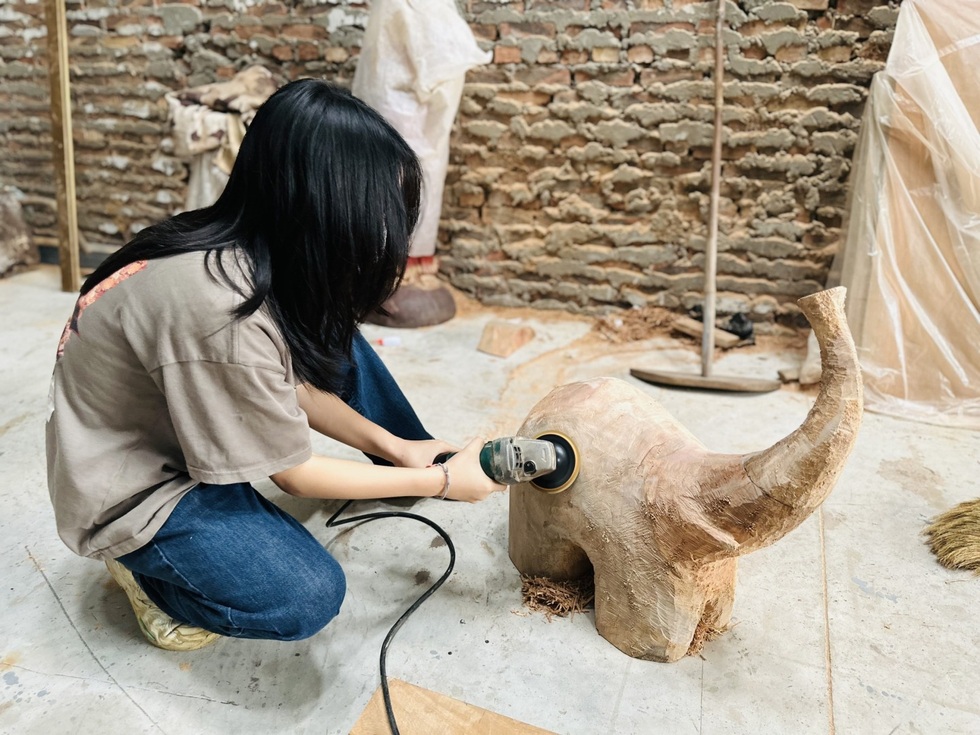 Học sinh lớp 6 điêu khắc cá lấy cảm hứng từ cạp váy của phụ nữ Mường - 10 Học sinh lớp 6 điêu khắc cá lấy cảm hứng từ cạp váy của phụ nữ Mường - 10