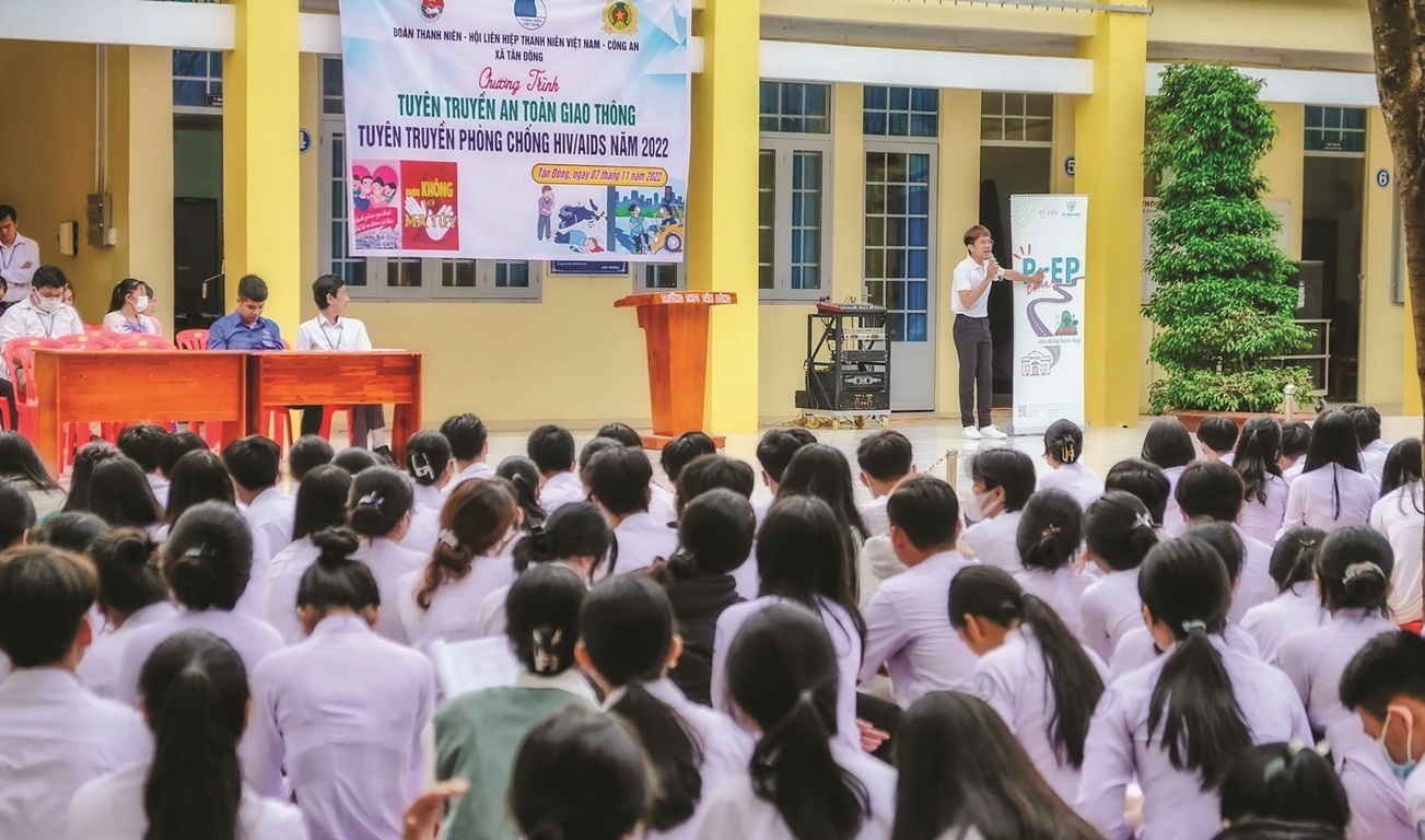 tay-ninh-trien-khai-thang-hanh-dong-quoc-gia-phong-chong-hiv-aids-nam-2022.jpg tay-ninh-trien-khai-thang-hanh-dong-quoc-gia-phong-chong-hiv-aids-nam-2022.jpg