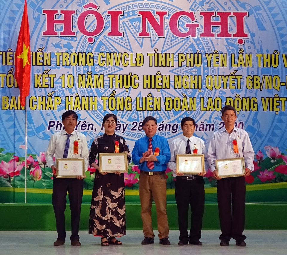 Phú Yên: Hơn 1.000 sáng kiến của công nhân lao động điển hình - 2 Phú Yên: Hơn 1.000 sáng kiến của công nhân lao động điển hình - 2