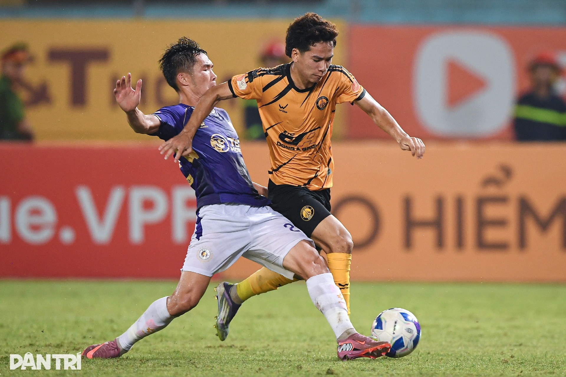 Khoảnh khắc chói sáng của ngoại binh mang 3 điểm quý giá về cho Hà Nội FC - 7 Khoảnh khắc chói sáng của ngoại binh mang 3 điểm quý giá về cho Hà Nội FC - 7