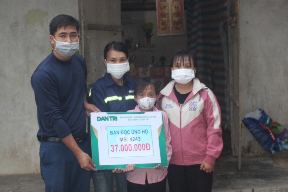 Bạn đọc Dân trí tiếp tục giúp đỡ 3 cháu bé mồ côi cha gần 40 triệu đồng - 2 Bạn đọc Dân trí tiếp tục giúp đỡ 3 cháu bé mồ côi cha gần 40 triệu đồng - 2