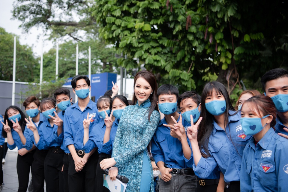 Á hậu Thụy Vân: Nhiều người hỏi tôi về nhan sắc Hoa hậu Đỗ Thị Hà - 2 Á hậu Thụy Vân: Nhiều người hỏi tôi về nhan sắc Hoa hậu Đỗ Thị Hà - 2