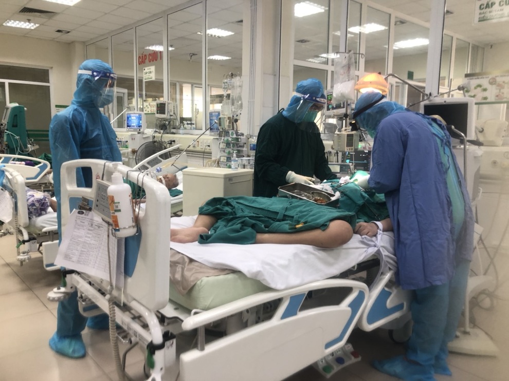 Bệnh nhân Covid-19 từng 6 lần lọc máu được cứu sống như thế nào? - 1 Bệnh nhân Covid-19 từng 6 lần lọc máu được cứu sống như thế nào? - 1