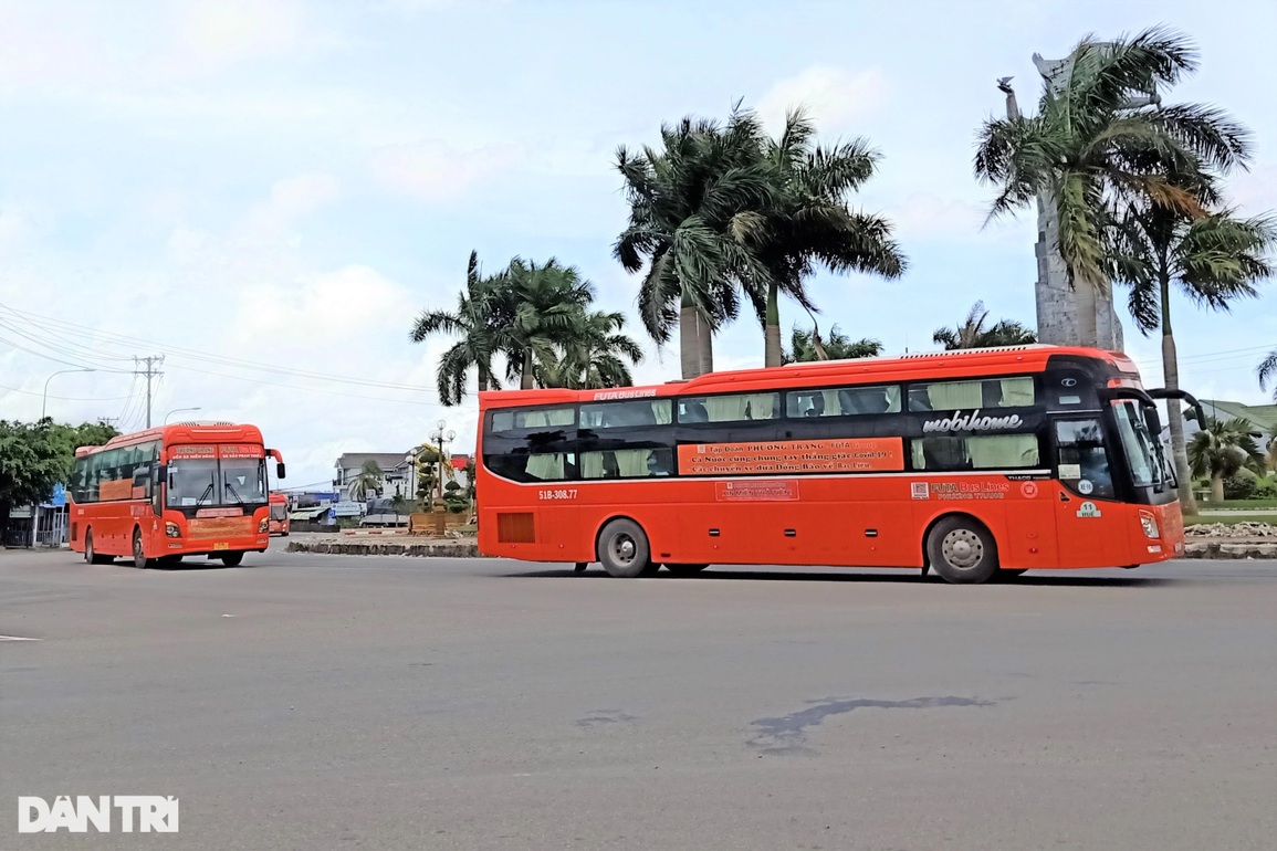 Bạc Liêu mở lại xe khách liên tỉnh, không giãn cách chỗ trên xe giường nằm - 1 Bạc Liêu mở lại xe khách liên tỉnh, không giãn cách chỗ trên xe giường nằm - 1