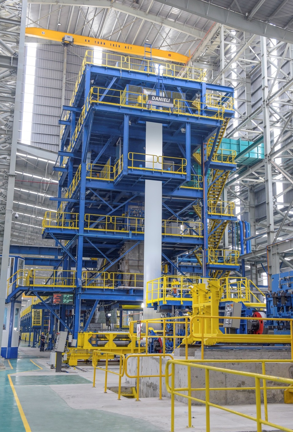 Cận cảnh dây chuyền sản xuất tôn Hoa Sen Gold bảo hành lên đến 30 năm - 4 Cận cảnh dây chuyền sản xuất tôn Hoa Sen Gold bảo hành lên đến 30 năm - 4