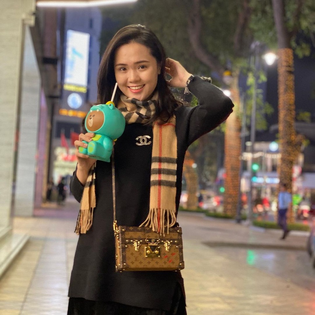 Vợ Duy Mạnh khoe túi Hermès được chồng tặng và bộ sưu tập hàng hiệu đắt đỏ - 11 Vợ Duy Mạnh khoe túi Hermès được chồng tặng và bộ sưu tập hàng hiệu đắt đỏ - 11