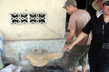 Khối xương lạ khổng lồ ở Hà Tĩnh là xương cá voi   