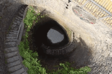 Trung Quốc: Giếng nước cổ hình xoắn ốc sâu 28m, làm 10 năm mới xong, cấp nước cả vùng