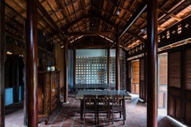 Ngôi nhà truyền thống Nam Bộ đẹp mê mẩn trên báo Tây