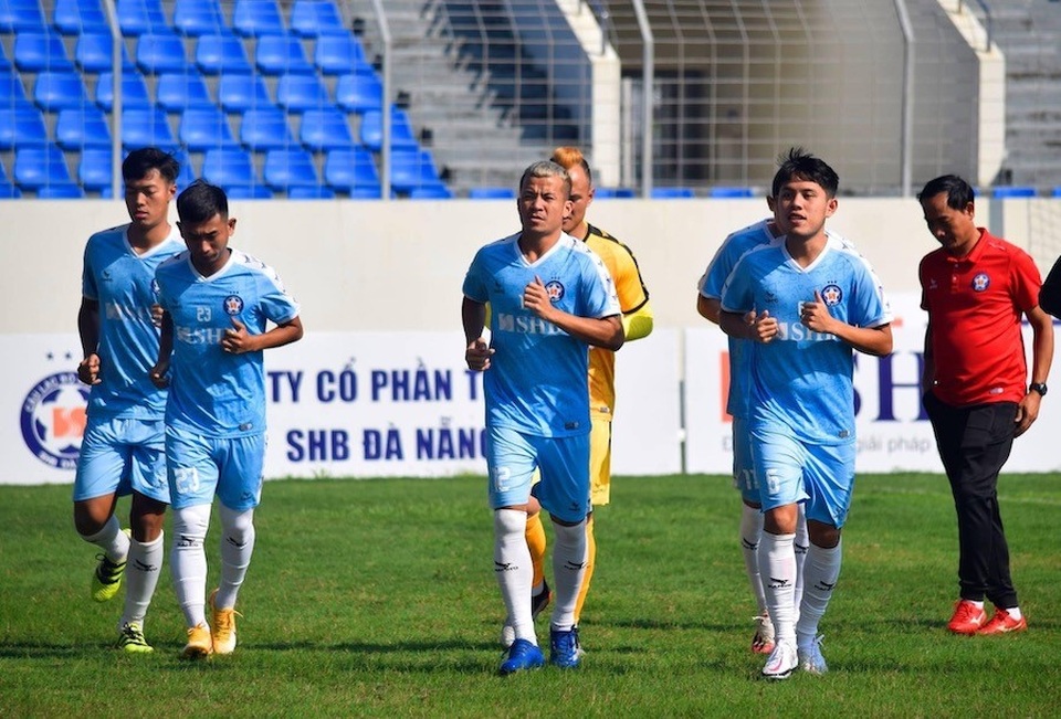 Các đội bóng V-League hội quân sau Tết, chờ bóng lăn trở lại - 1 Các đội bóng V-League hội quân sau Tết, chờ bóng lăn trở lại - 1