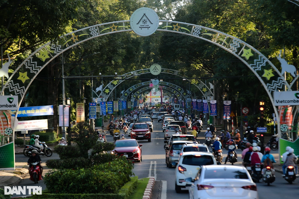 Thủ phủ cà phê Buôn Ma Thuột đón nhận Huân chương Lao động hạng Ba - 2 Thủ phủ cà phê Buôn Ma Thuột đón nhận Huân chương Lao động hạng Ba - 2