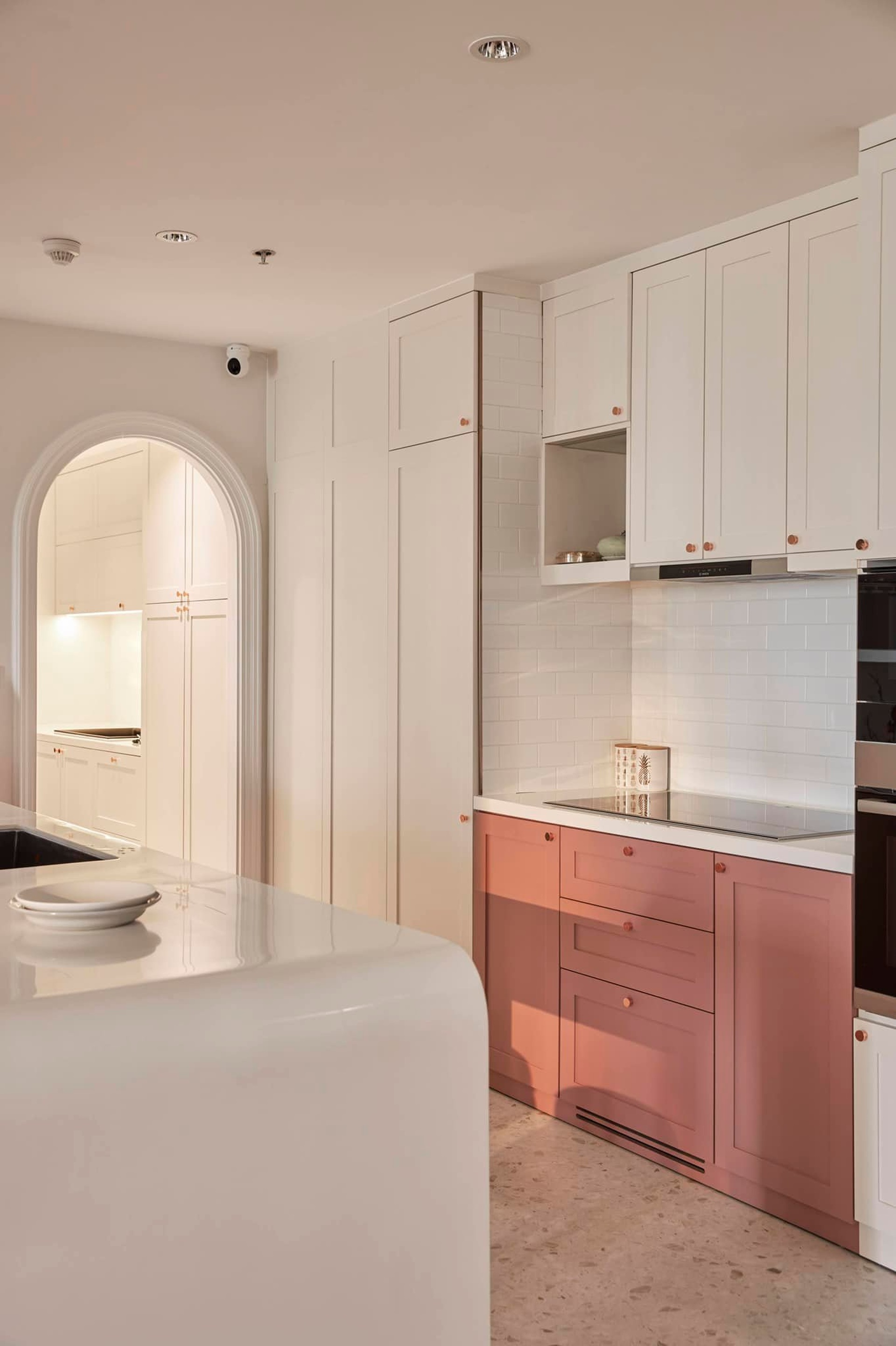 Căn hộ tông hồng ánh kim lạ mắt, riêng tiền làm nội thất đã hơn 2 tỷ đồng - 14