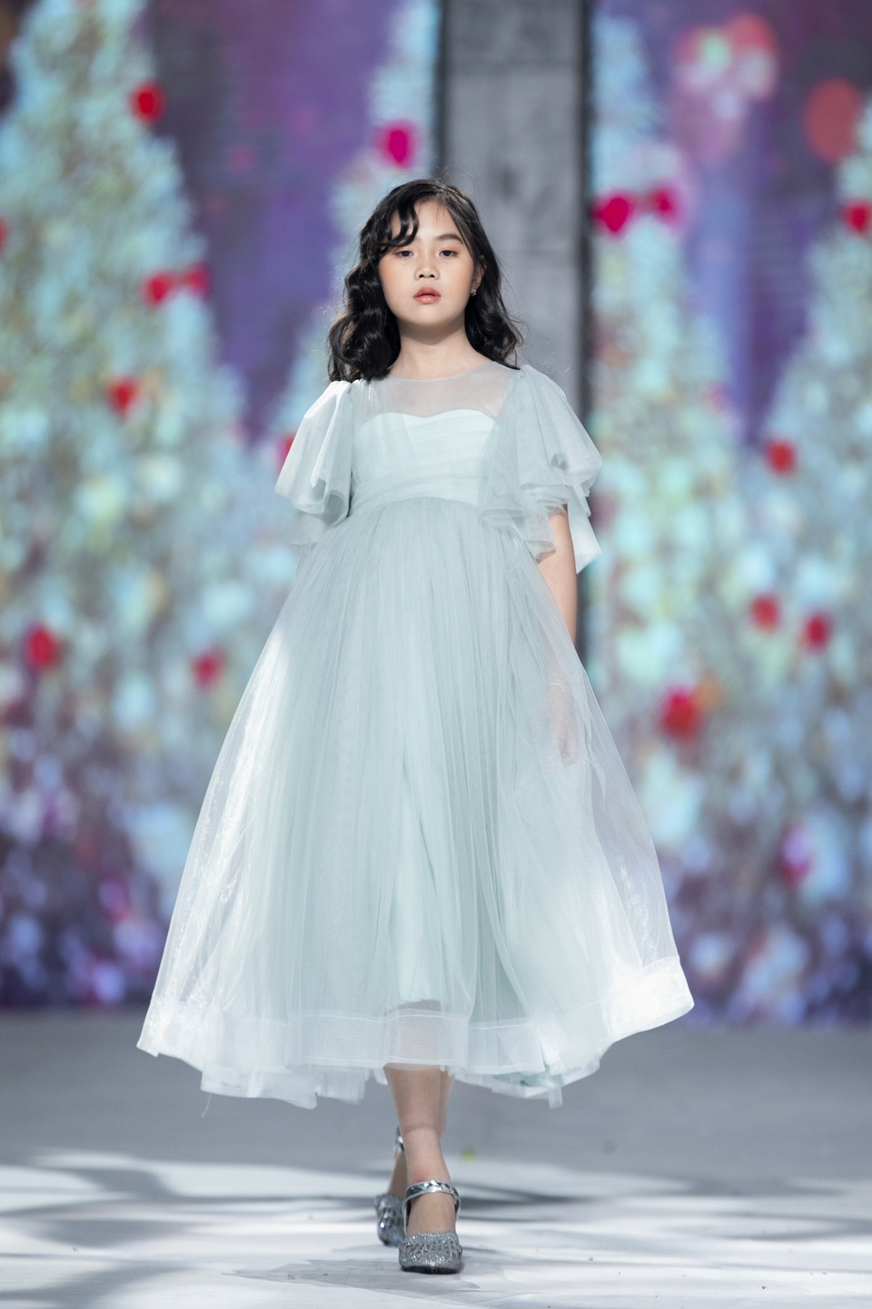 Tuyết rơi tại tuần lễ thời trang trẻ em của Xuân Lan - 4 Tuyết rơi tại tuần lễ thời trang trẻ em của Xuân Lan - 4