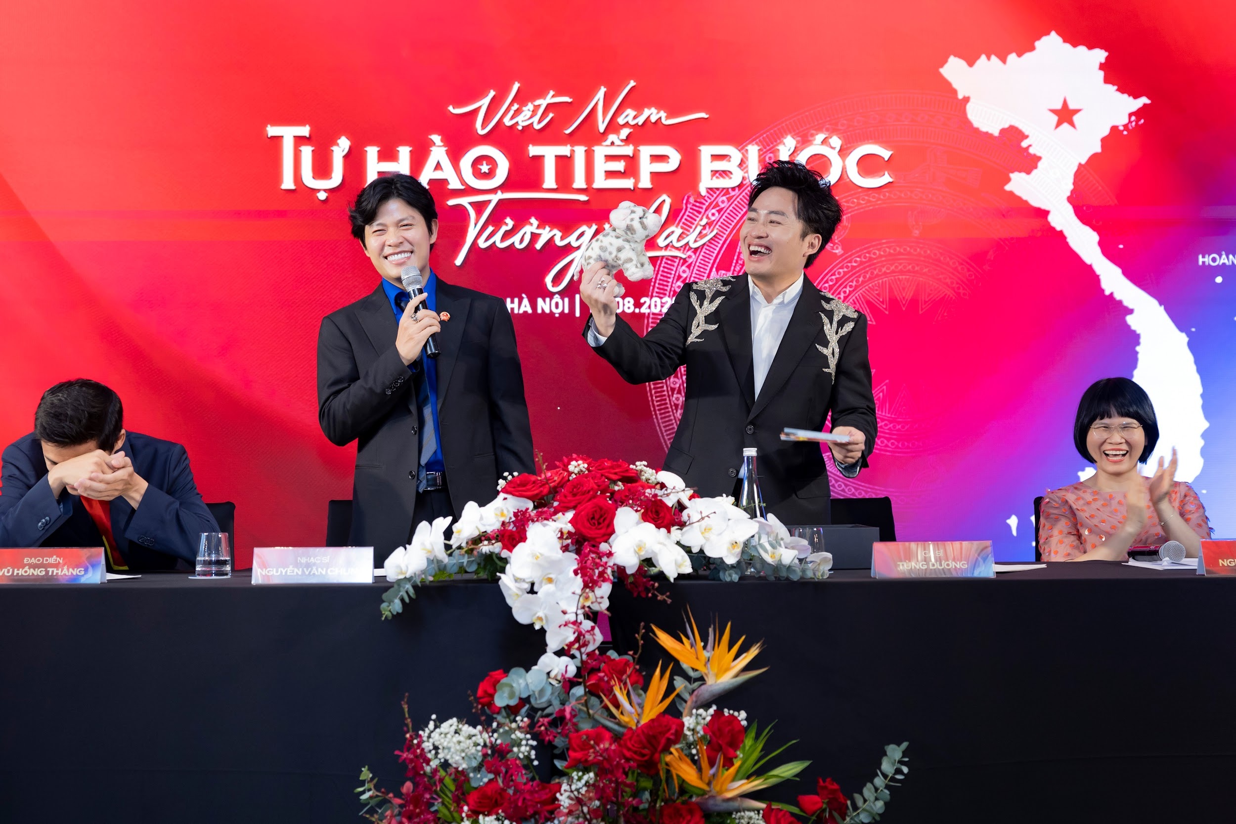 Nguyễn Văn Chung: “Làm việc với Tùng Dương, tôi chiều… như bạn gái” - 3