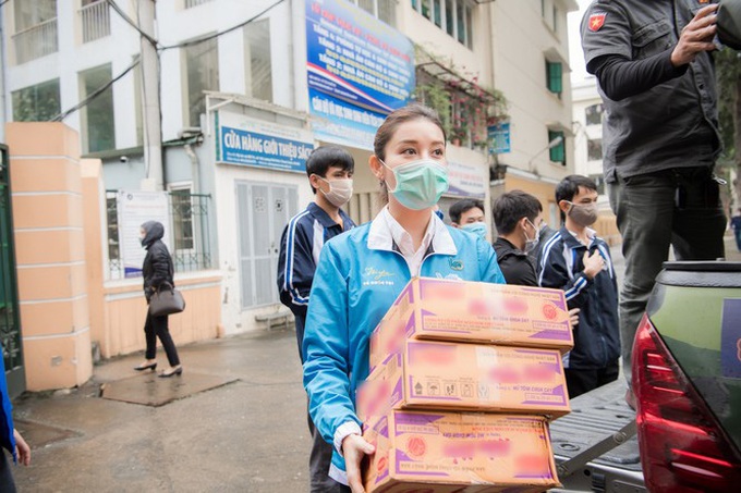 Á hậu Huyền My tặng suất ăn tiếp sức chống dịch COVID-19 - Ảnh 2. Á hậu Huyền My tặng suất ăn tiếp sức chống dịch COVID-19 - Ảnh 2.