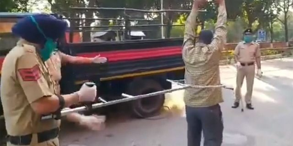 Tranh cãi thiết bị bắt người của cảnh sát Ấn Độ - 2 Tranh cãi thiết bị bắt người của cảnh sát Ấn Độ - 2