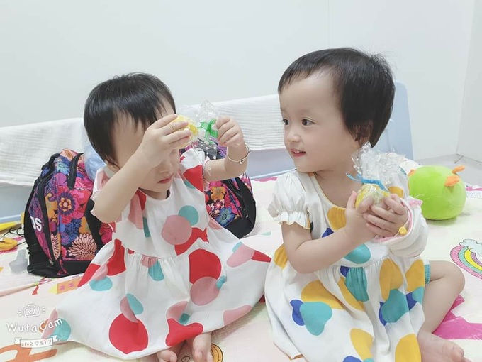 Cặp song sinh Trúc Nhi - Diệu Nhi: Diệu Nhi phẫu thuật để hoàn chỉnh đường tiêu hóa - Ảnh 1. Cặp song sinh Trúc Nhi - Diệu Nhi: Diệu Nhi phẫu thuật để hoàn chỉnh đường tiêu hóa - Ảnh 1.
