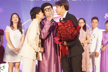 Hai con của ca sĩ Long Nhật hiếm hoi xuất hiện, mừng sinh nhật ba ruột