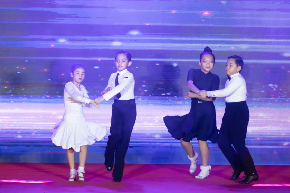 Khánh Thi lên chức Viện trưởng Viện Văn hóa - Nghệ thuật - 7 Khánh Thi lên chức Viện trưởng Viện Văn hóa - Nghệ thuật - 7