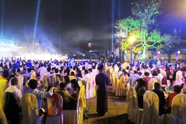 Dự yến tiệc "Đêm Hoàng Cung" mất 2 triệu đồng