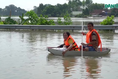 Tình cảnh ngặt nghèo của những người dân 6 ngày bị cô lập ở rốn lũ