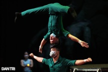 Gánh xiếc ở Sài Gòn biểu diễn online, gắng "hồi sinh" sau đại dịch